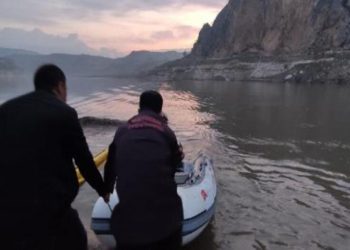 Petrol boru sınırında sızıntı