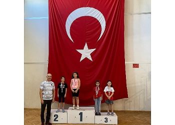 Badminton’da Bayraklı farkı!